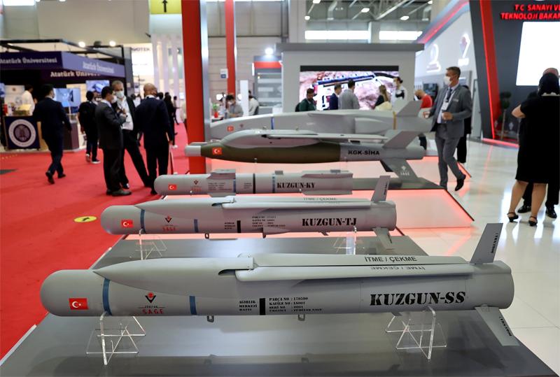 نمایی از پرچم ترکیه و ناتو به همراه نمودار افزایش بودجه دفاعی ترکیه در سال ۲۰۲۵