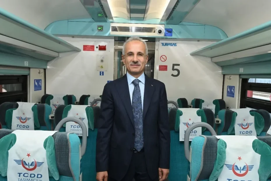 Bakan Uraloğlu: Öğretmenlere tren biletlerinde yüzde 50 indirim