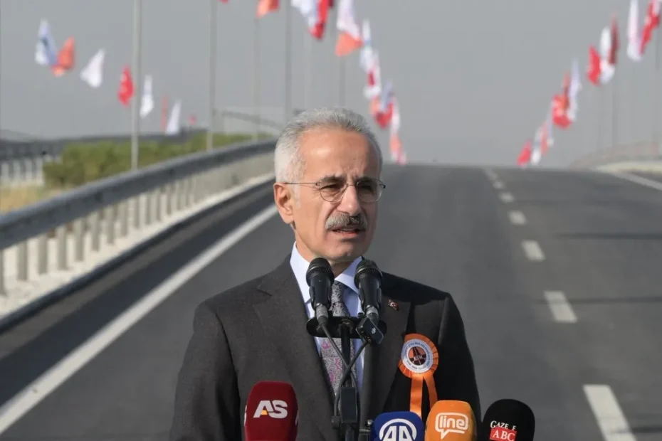 Bakan Uraloğlu: Türkiye'nin ulaşım haritası 2025'te yeniden çizildi