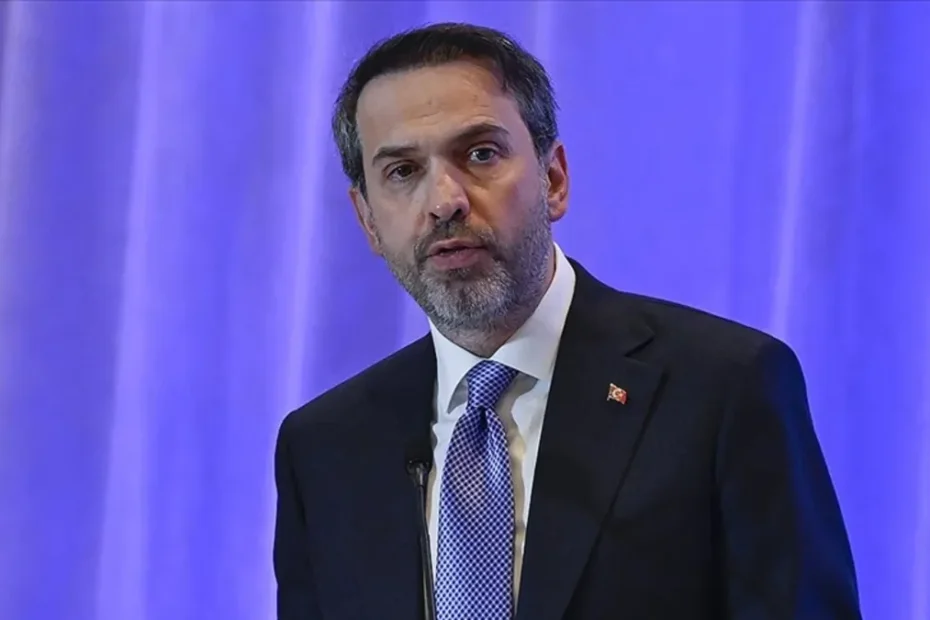 Bakan Bayraktar'dan 2035 hedefi: Güneş ve rüzgarda 120 bin megavat kurulu güç