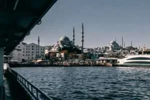 از لیر تا دلار: مدیریت هوشمندانه گاوصندوق بانکی در ترکیه با کمترین مالیات (راهنمای جامع 2025)