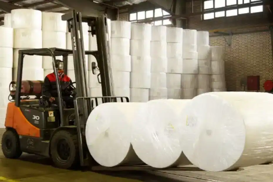 کارتن پلاستیک در انبار گروه مالی لیران.