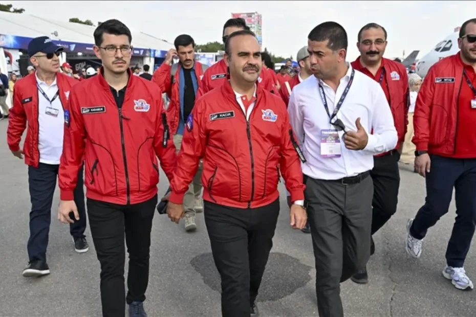 Bakan Kacır'dan Teknofest kuşağına destek