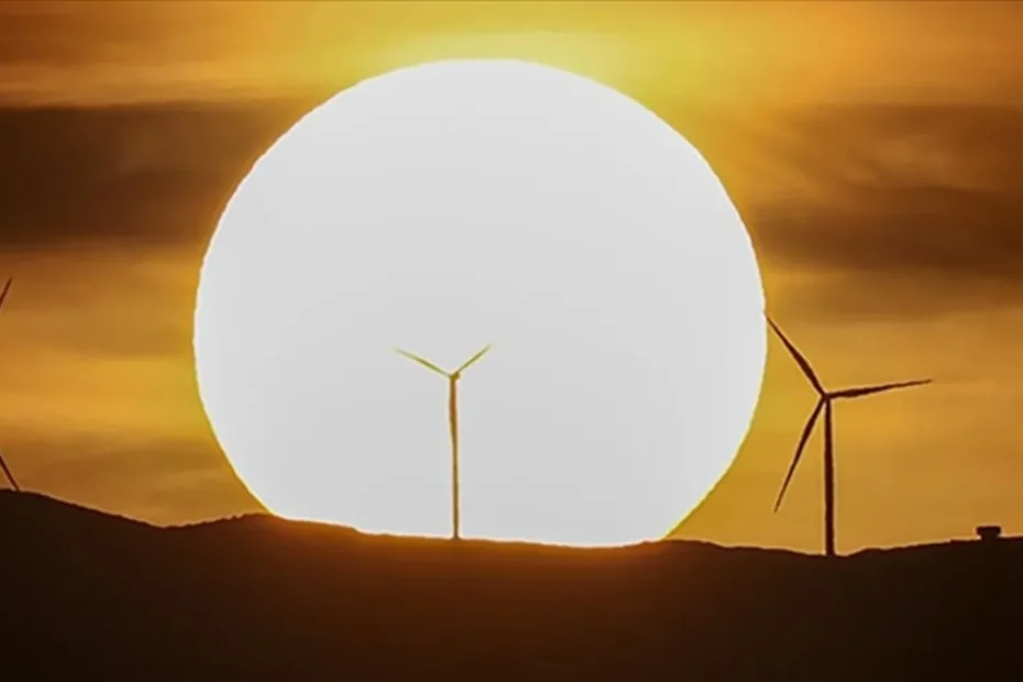 Türkiye'den 5 yılda sessiz devrim! Bakan Bayraktar: Güneş ve rüzgar kurulu gücü 40 bin megavatı aştı