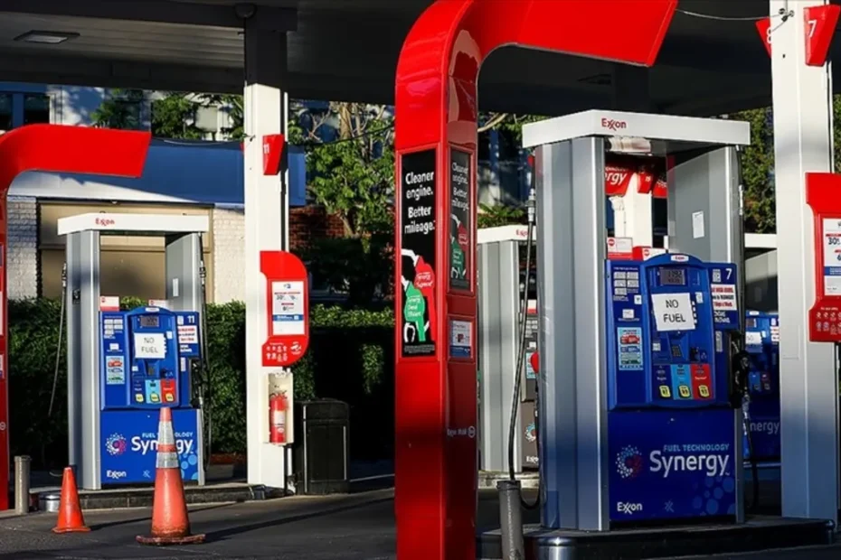 Savaş şoku benzin fiyatını vurdu! ABD'de litresi 3,58 dolarla son 10 ayın zirvesinde çıktı