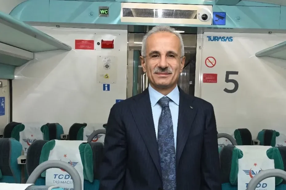 İstanbul'a seyahati 4 saatten 1,5 saate düşürecek metro geliyor! Bakan Uraloğlu: Yüzde 98'i tamamlandı