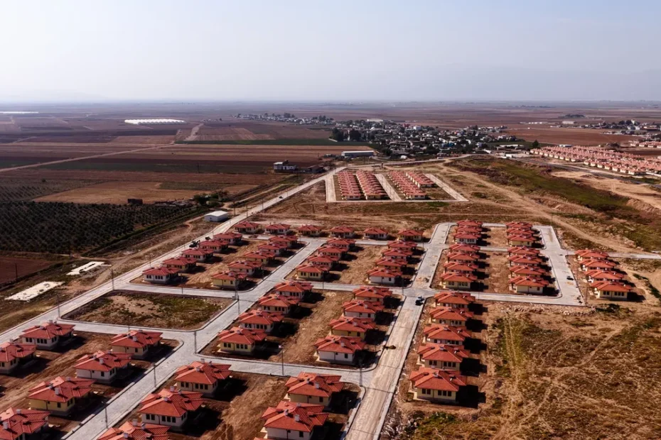 Bakan Kurum açıkladı: Türkiye'nin ilk kırsal uydu kenti açıldı! Kumlu köy evlerinde umut yeşerdi