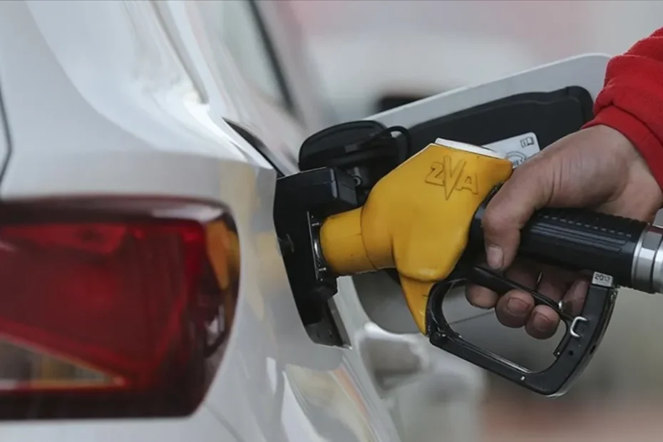 ABD'de akaryakıt şoku! Motorin 5 dolara, benzin 3,68 dolara çıktı