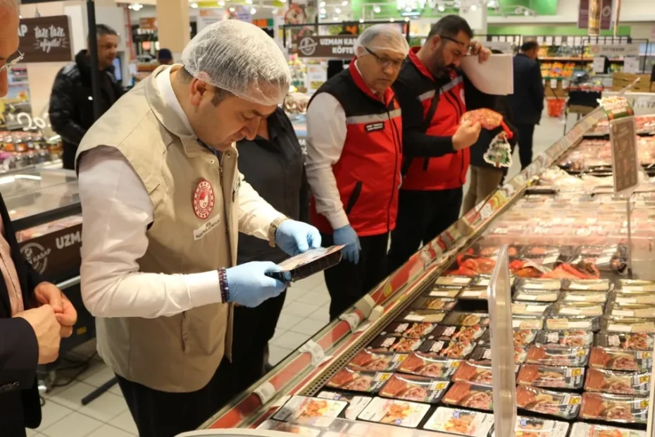 Ramazan'da gıda sahtekarlarına milyonluk ceza! 9 işletme hakkında suç duyurusunda bulunuldu