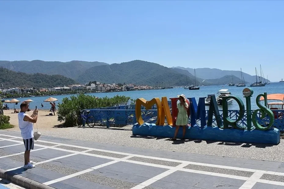 Marmaris'te turizm sezonu açıldı! İlk turist kafilesi gelmeye başladı