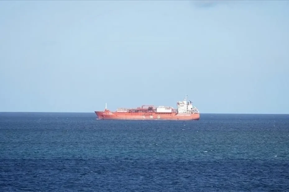 Hürmüz’de alarm: Gemi trafiği savaş sonrası dibe vurdu