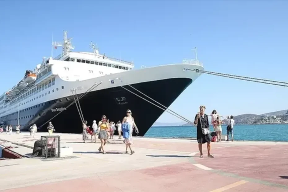 Türkiye kruvaziyer turizminin cazibe merkezi oldu! 30 'yüzen otelde" 52 bin yolcu ziyaret etti