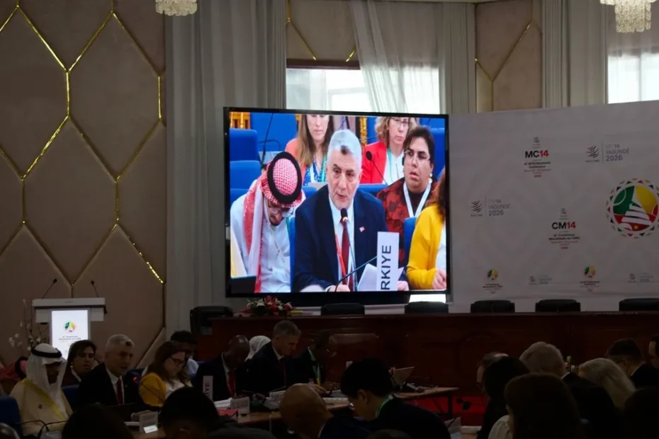 Bakan Bolat'tan DTÖ zirvesinde diplomasi trafiği