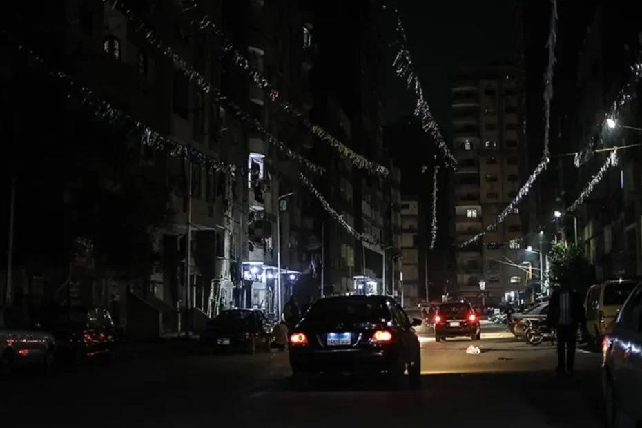Dükkanlar erken kapandı, sokaklar karanlığa gömüldü! Savaş sonrası olağan üstü tasarruf önlemleri devrede