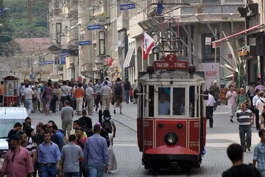 İstiklal Caddesi'nden rekor: 2025'te 107 milyon kişi ziyaret etti