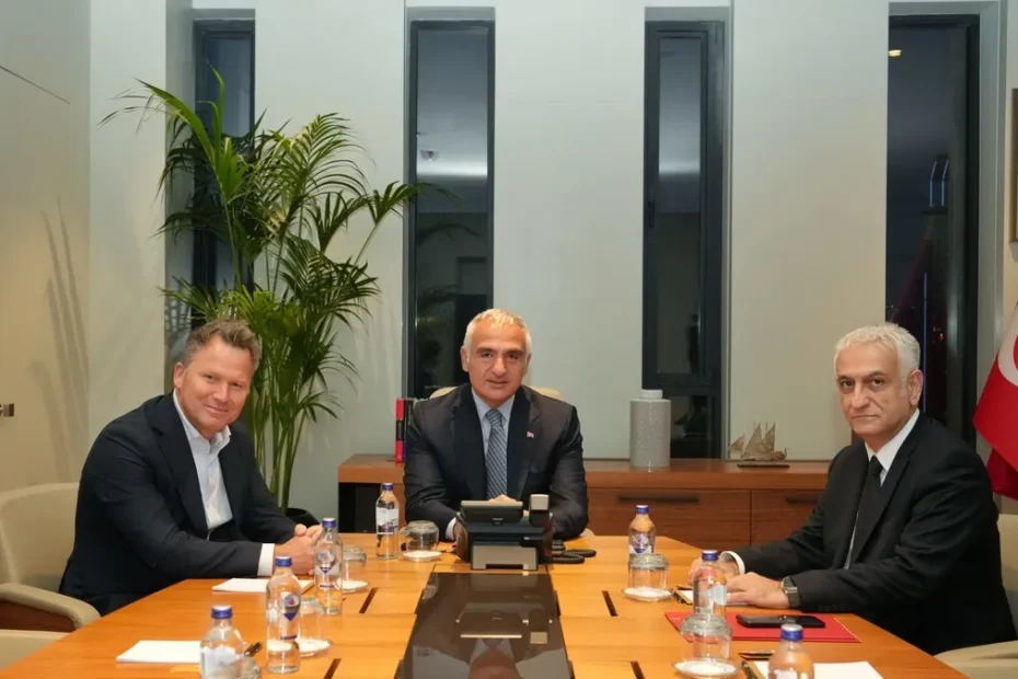 Turizmde yeni sezon masada! Bakan Ersoy'dan dev tur operatörleriyle stratejik buluşma