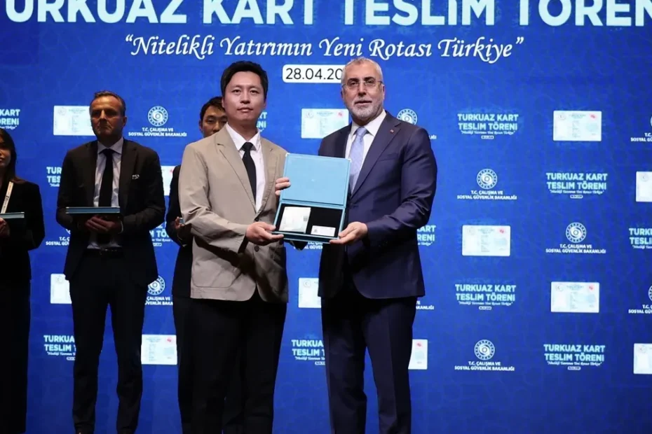 Türkiye'ye yatırım yapan 22 firmanın temsilcisine Turkuaz Kart