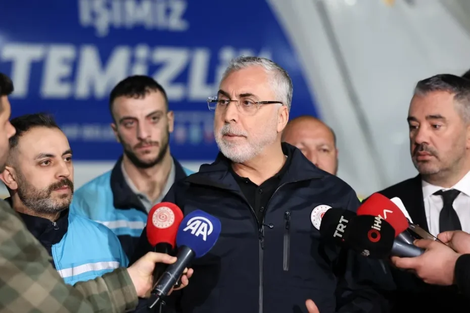 Bakan Işıkhan, 1 Mayıs'ı işçilerle karşıladı: "Türkiye'ye katkı yapan her emekçinin alın teri kutsaldır"