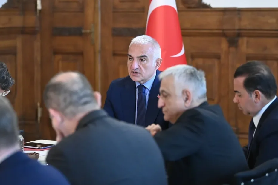 Bankacılık ve turizm zirvesinde kritik buluşma: Yaz sezonu masaya yatırıldı